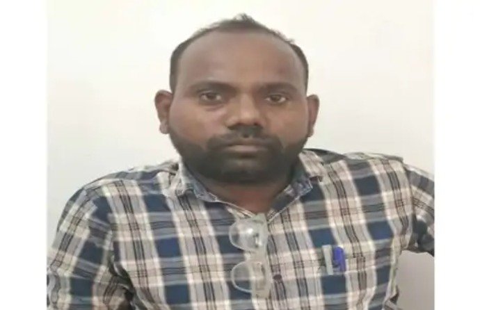 CG Bribery News: Patwari Arrested for Accepting ₹15,000 Bribe... Had Demanded ₹25,000 for Land Partition and Issuance of Loan Book