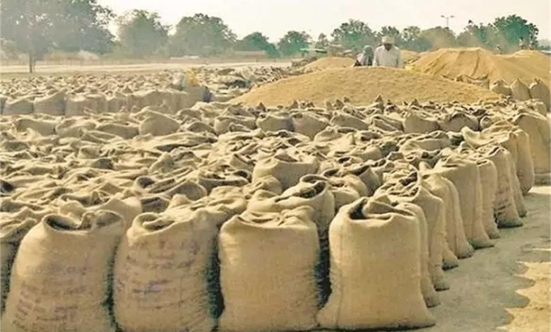 Paddy Storage Scam: Paddy on record, missing from the warehouse...! A major fraud has come to light in Durg... Collector takes strong action... FIR to be lodged if funds are not deposited within 4 days.