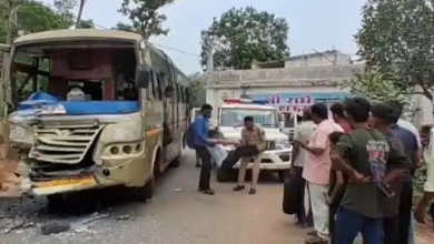 Pali Road Accident: Horrific road accident in Korba...! Head-on collision between a bus and a truck... driver trapped in the cabin rescued after 20 minutes.