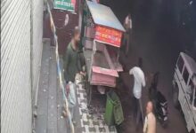 Liquor Sale: This is how the police rained lathis on liquor enthusiasts...! Watch the video here.