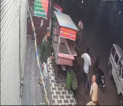 Liquor Sale: This is how the police rained lathis on liquor enthusiasts...! Watch the video here.
