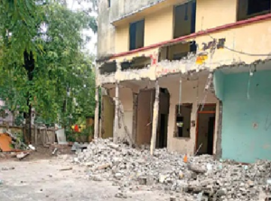 Housing Board: Attempt to take over the Housing Board building...! Uproar ensues after half the structure is demolished... Major administrative negligence exposed.