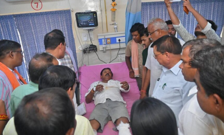 Attack on BJP Leader: Lethal attack on a BJP leader in broad daylight in Korba...! Both legs broken with a steel rod... Zila Panchayat member accused.
