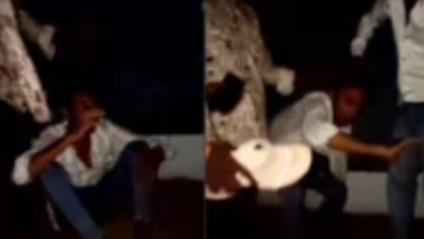 Dhamtari Viral Video: Brutality in Dhamtari... Youth beaten after being forced to spit on a slipper! Humiliated by being made to say "Call me 'Father'"... Accused arrested after video goes viral.