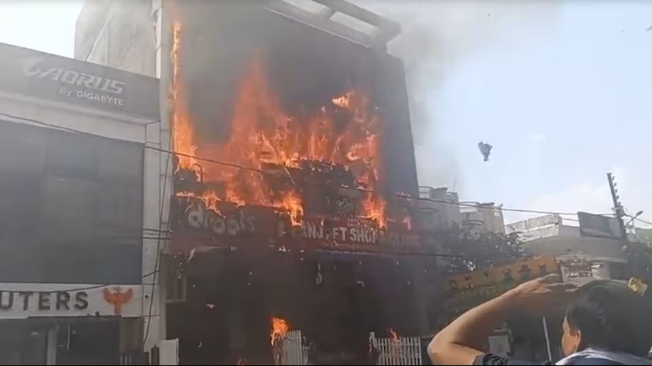 Fire Tragedy: Fire's deadly rampage at a gaming zone...! Tragic deaths of 15 youths... CM seeks a report... PMO announces compensation.