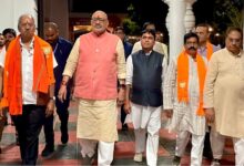 Giriraj Singh's Raipur Visit: Union Minister Giriraj Singh has arrived in Raipur! He received a rousing welcome at the Kushabhau Thakre complex and held a crucial meeting with leaders and party workers.