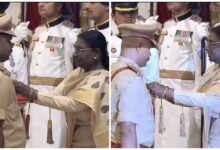 A Moment of Pride: Shaurya Chakra received from the President! Two brave officers from Kanker have made history... Lakshman Kevat and Rameshwar Deshmukh were awarded the Shaurya Chakra by the President... Watch the video here.