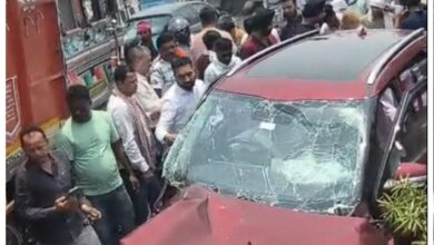 Bhatagaon Flyover Accident: Major accident on Raipur's Bhatagaon flyover...! Car and truck collide violently while overtaking from the wrong side... Watch the video here.