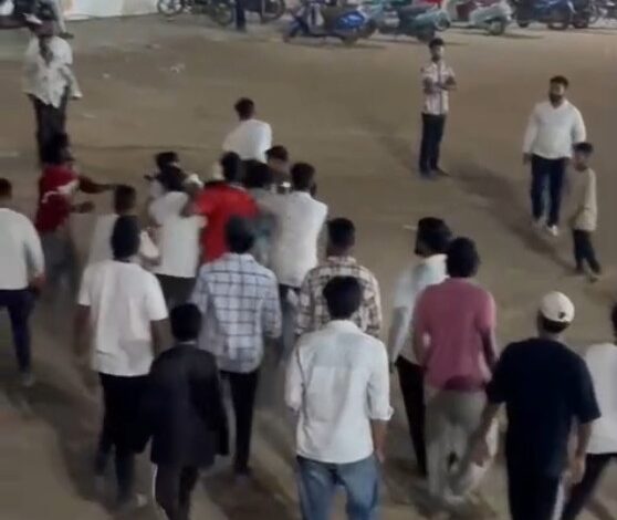 Birsa Munda Cup Clash: Cricket match turns into a battleground at Kanker's Narhardev Ground...! Violent brawl breaks out between two groups during the Birsa Munda Cup... Watch the viral video here.