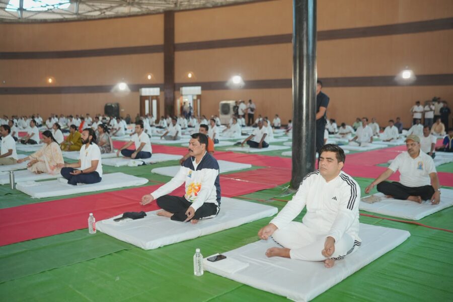 International Yoga Day: A massive crowd turned out for Yoga Day in Korba! Thousands participated in a mass yoga session; Minister Guru Khushwant Saheb and the Collector highlighted the benefits of yoga. Watch the video here.