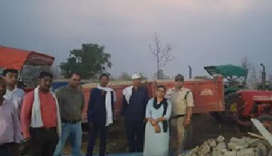 Sand Mafia: Major crackdown on sand mafias at the crack of dawn! 7 tractors seized; operations were being conducted without number plates or royalty payments.