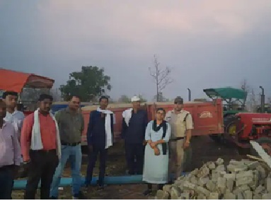 Sand Mafia: Major crackdown on sand mafias at the crack of dawn! 7 tractors seized; operations were being conducted without number plates or royalty payments.