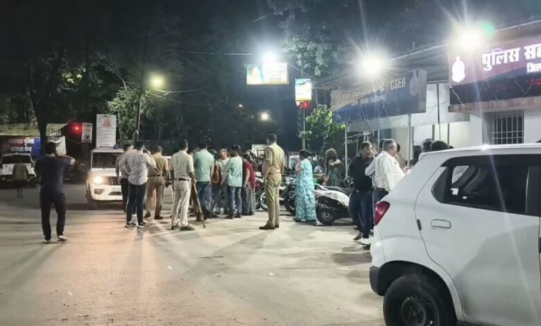 Korba Gang War: Gang-war-like situation in Korba...! 50–60 armed youths stormed a colony and launched an attack... several injured by swords and knives.