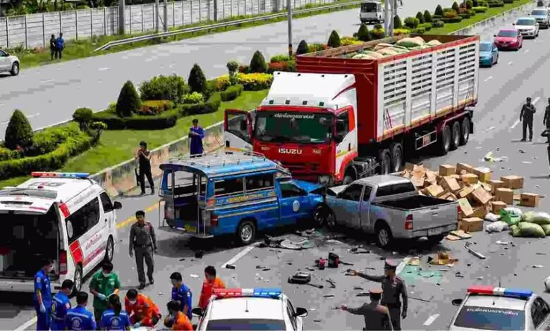 Death of Buddhist Monks: Pickup truck runs over monks on a pilgrimage on foot...! 13 dead... 11-year-old child took out a truck without permission... Watch VIDEO.