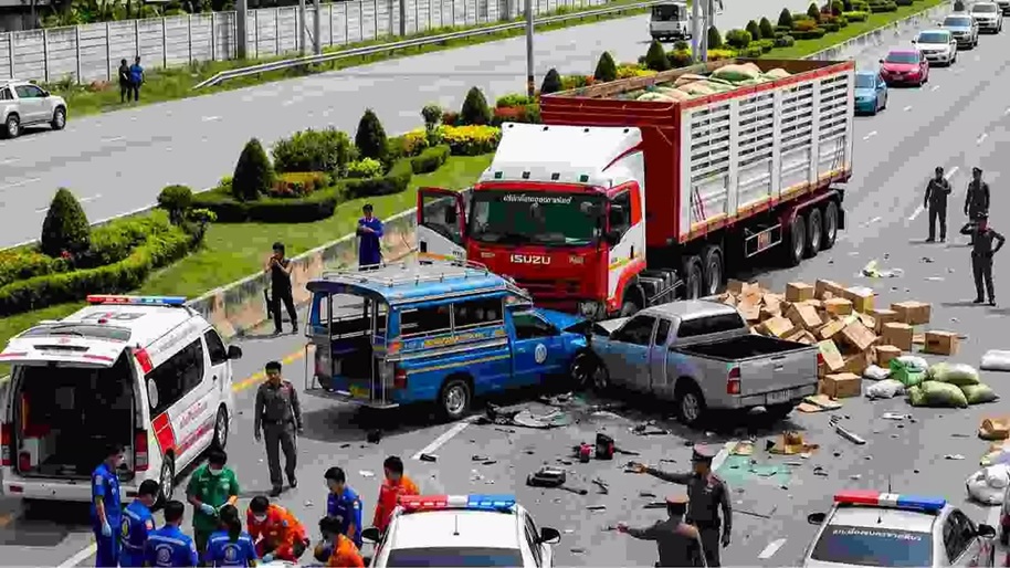 Death of Buddhist Monks: Pickup truck runs over monks on a pilgrimage on foot...! 13 dead... 11-year-old child took out a truck without permission... Watch VIDEO.