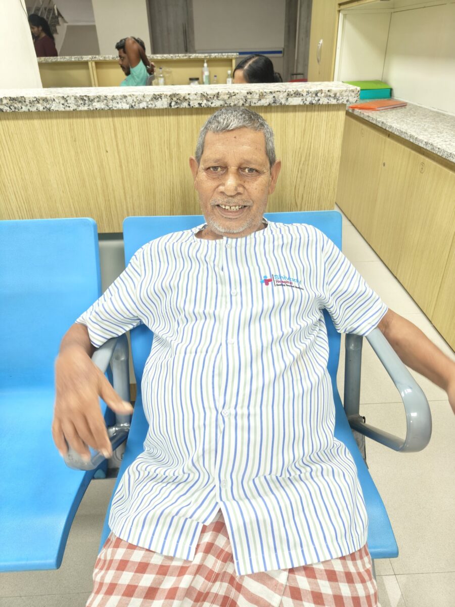 Shivay Hospital: High-tech knee replacement performed for the first time at Shivay Hospital! 70-year-old patient overcomes pain... High-tech TKR surgery successful... VIDEO