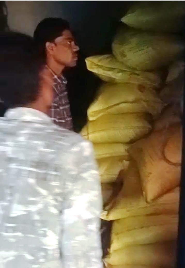 Fertilizer Black Marketing: Crackdown on fertilizer black marketing in Chhattisgarh... 275 bags of urea seized.
