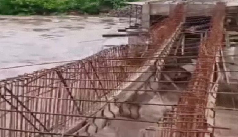 Chhattisgarh Rain: Havoc unleashed by the rains... A bridge worth ₹9 crore collapsed... A child was swept away in the river... Bodies of a couple were recovered... Conditions akin to a 'Red Alert' prevail in several districts.