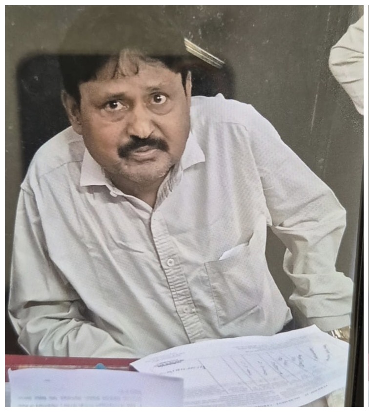PHE Bribery Case: Corrupt employee arrested in Durg...! ACB nabbed him red-handed while accepting a bribe of ₹10,000.