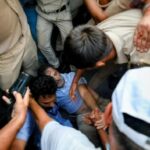PM's Residence: Major Breaking News: Police have detained and removed Rahul Gandhi, who was staging a sit-in outside the PM's residence...! Akhilesh has also joined the protest.
