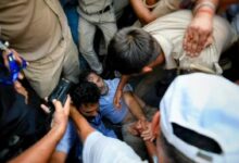 PM's Residence: Major Breaking News: Police have detained and removed Rahul Gandhi, who was staging a sit-in outside the PM's residence...! Akhilesh has also joined the protest.