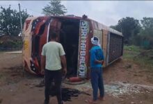 Bus Accident: Major road accident in Jashpur...! Passenger bus overturns at a diversion... 10 injured; woman in critical condition.