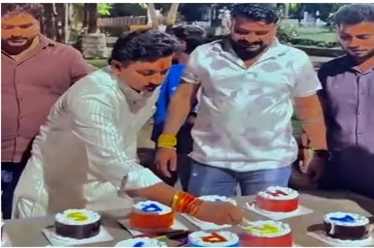 Birthday Celebration: Video of a birthday celebration in the middle of the road in Kanker goes viral! Cake cutting and fireworks marked the BJYM leader's birthday... questions raised regarding rule violations.