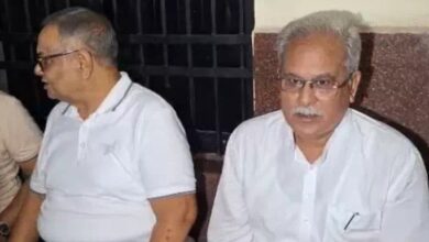 Liquor Scam: Jail term extended for Congress leader who was absconding for 3 years...! Bhupesh Baghel visits the court... meets Ramgopal Agarwal.