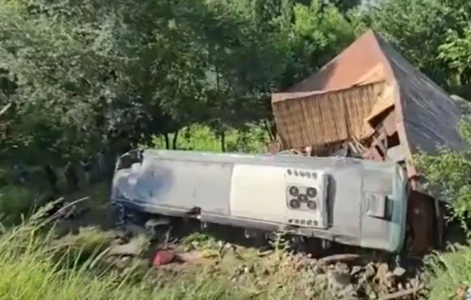 Amarnath Yatra Bus Accident: Bus carrying pilgrims plunges into a gorge...! 39 pilgrims injured... Army launches rescue operation.