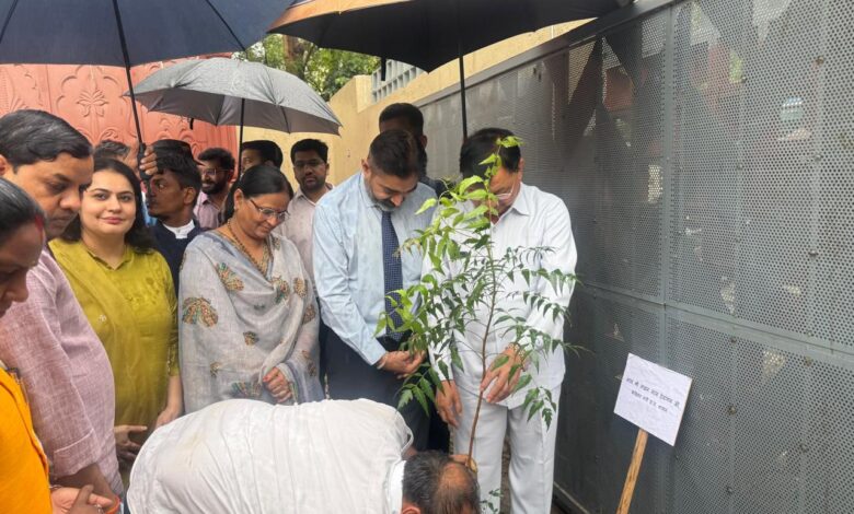 Shivay Hospital, Korba: Going beyond medical treatment to set an example of humanity...! Dr. Syama Prasad Mukherjee's 125th birth anniversary was celebrated at Shivay Hospital with a spirit of service, dedication, and compassion.