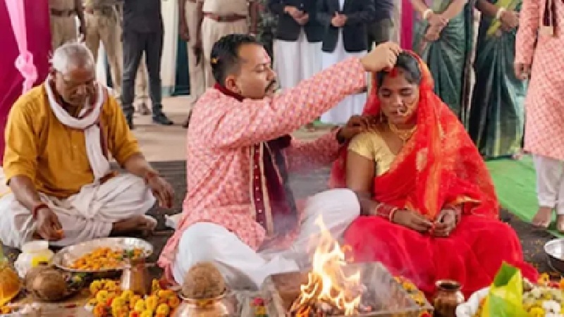 Jail Wedding: Wedding music echoes in the prison! Rape accused becomes a groom; with court approval, the undertrial prisoner ties the knot with his girlfriend.