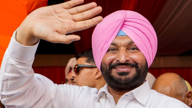 Ravneet Singh Bittu Resigns: Major reshuffle in the Modi Cabinet...! Resignation of Minister of State for Railways Ravneet Singh Bittu accepted... Immediate approval granted by the President.
