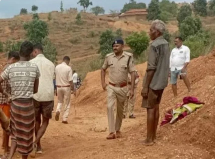 Mine Accident: Major tragedy in Surajpur... Rock collapse in an illegal mine... 2 laborers killed after being buried under the debris.
