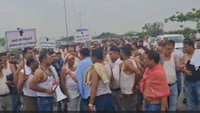 CG Contractors' Protest: Contractors take off their shirts to demand payment! Attempt to lay siege to the Legislative Assembly while scantily clad... Watch the video here.