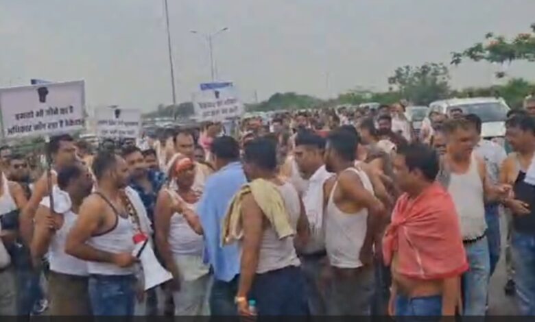 CG Contractors' Protest: Contractors take off their shirts to demand payment! Attempt to lay siege to the Legislative Assembly while scantily clad... Watch the video here.