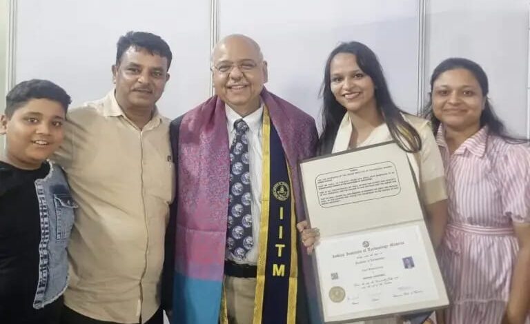 Korba Pride: Radha Agarwal, a daughter of Korba, becomes a civil engineer from IIT Madras...! Received her degree at the convocation ceremony.