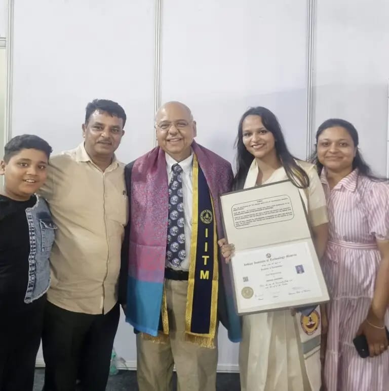 Korba Pride: Radha Agarwal, a daughter of Korba, becomes a civil engineer from IIT Madras...! Received her degree at the convocation ceremony.