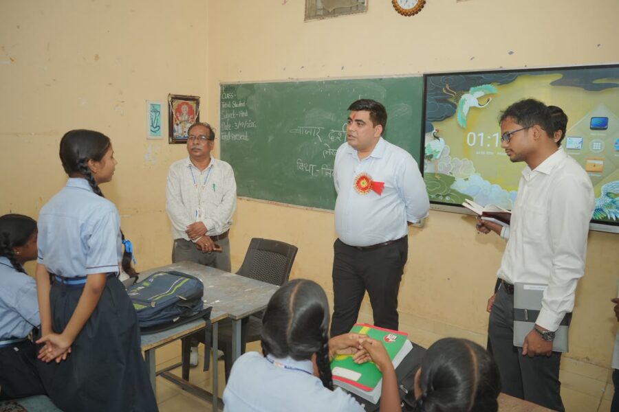 PM SHRI School: Collector Kunal Dudawat visited the PM SHRI school in Korba! He asked the students what they needed for better education—listen to their response.