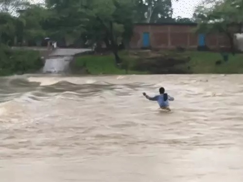 CG Weather Alert: 15,000 cusecs of water released from Sikaser Dam...! Alert issued for heavy rain over the next 48 hours... Man dies while crossing a stream in Gariaband.