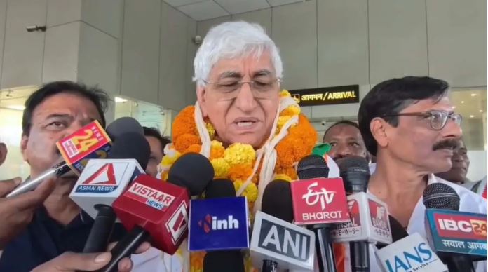 TS Singh Deo Video: TS Singh Deo arrives in Jagdalpur; speaks on Bilaspur violence, stating, "Such violence should not occur"; also makes a significant statement regarding the Youth Congress elections.
