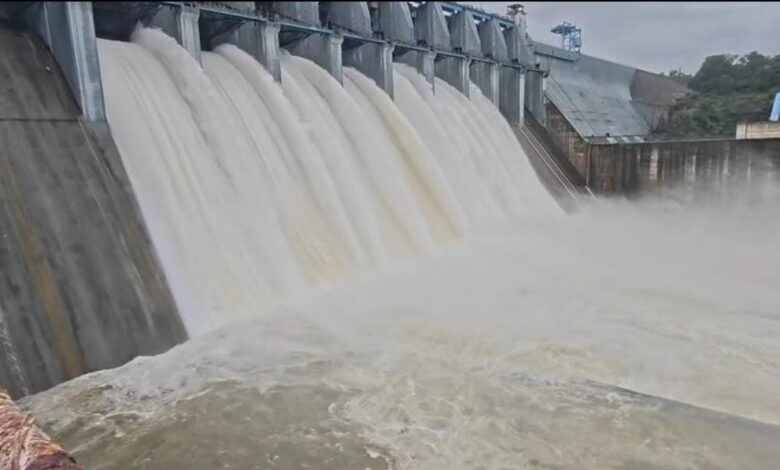 Bango Dam Gates Opened: 7 gates of Bango Dam opened...! 41,000 cusecs of water released into the Hasdeo River... 34 villages on alert.