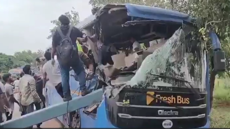 Telangana Bus Accident: Speeding tourist bus collides with a truck, 6 passengers killed; 43 people were on board, injured rescued using gas cutters; watch VIDEO.