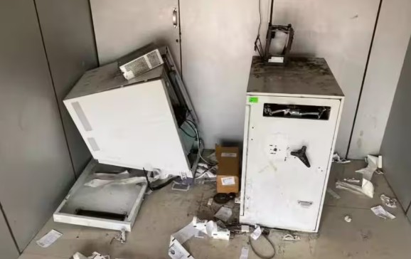 Kanker Crime: Learned ATM theft technique from YouTube; stole ₹1.15 lakh using a metal plate; minor apprehended by police.
