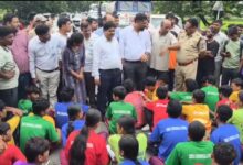 Eklavya School Protest: Anger erupts among Eklavya Residential School students! Worms in the food and mistreatment sparked outrage... students blocked the Korba-Katghora highway.