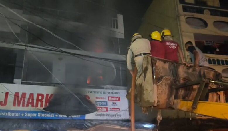 Jagdalpur Fire: Massive fire in Jagdalpur...! Suraj Enterprises Book Depot engulfed in flames... SDRF broke open the shutter to launch a rescue operation.