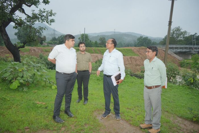 Conducted an Inspection: Collector Dudawat issues strict instructions—accelerate roadworks; complete construction by November 15 without fail.