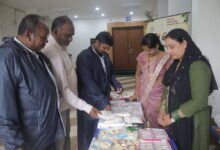 Korba News: Rakhis made from paddy and rice win hearts; the Collector praises the craftsmanship of the women from Korba; a special Rakhi was also crafted for CM Sai.