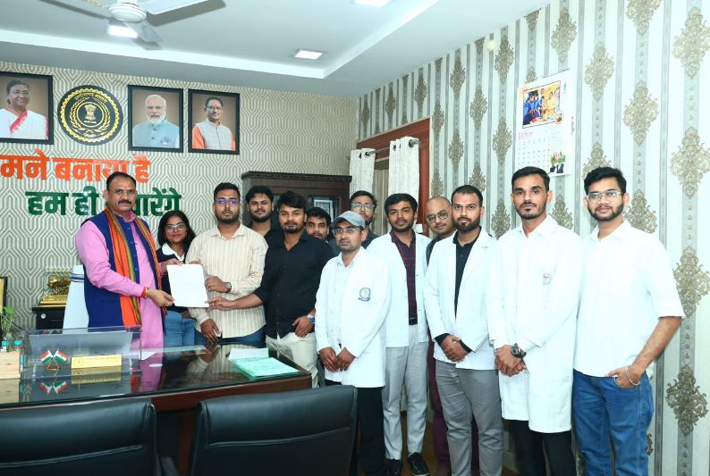 CG Intern Doctors Protest: Agitation over stipend hike demand deferred; intern doctors express faith in the government following a meeting with the Health Minister.