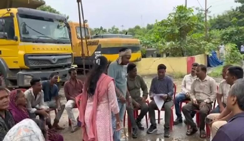 SEB Ash Dam: Villagers from three villages take to the streets after the ash dam is shut down...! A do-or-die battle over a 15-year-old job promise... Watch the video here.