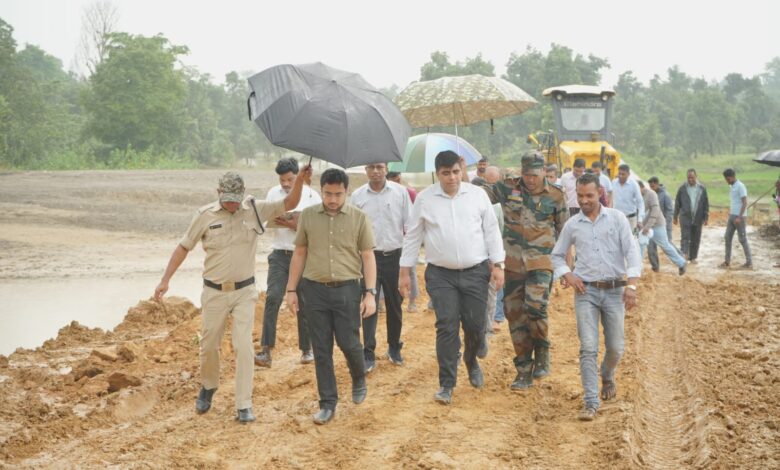 Bridge Inspection: Even the rain couldn't stop the Collector...! Leaving the car behind, he walked through the mud to reach a village 100 km away.